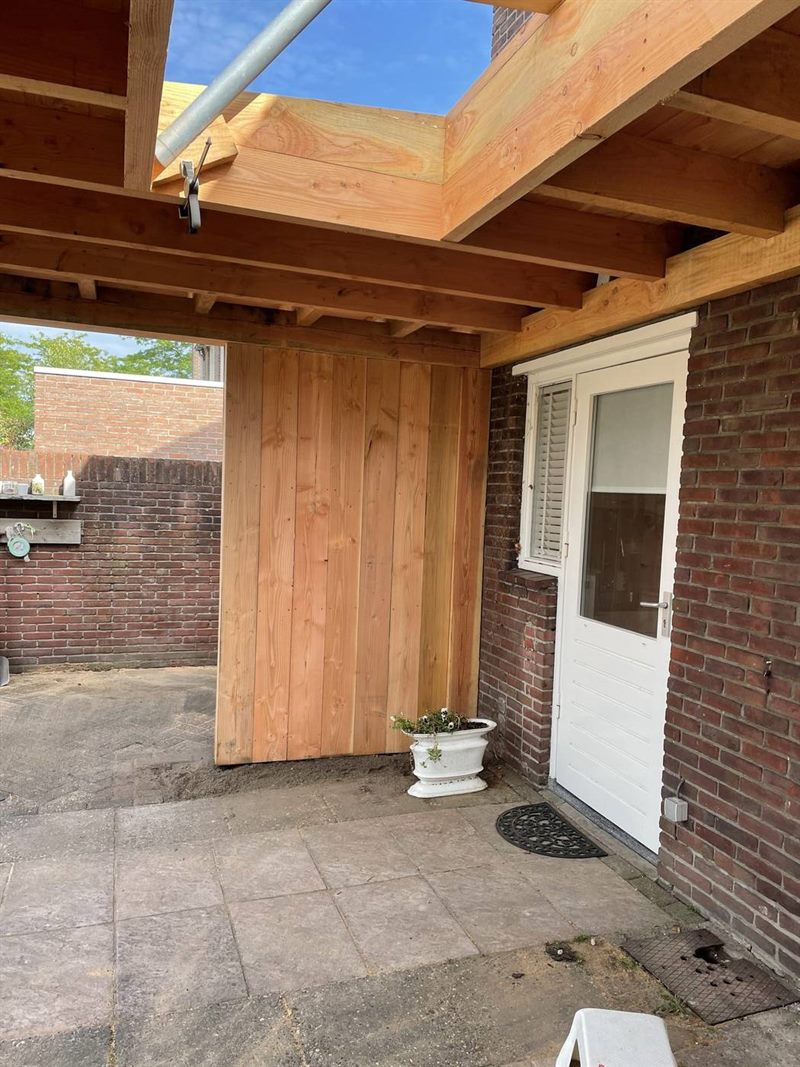 Douglas overkapping met poort en lichtstraat in Aalst-Waalre