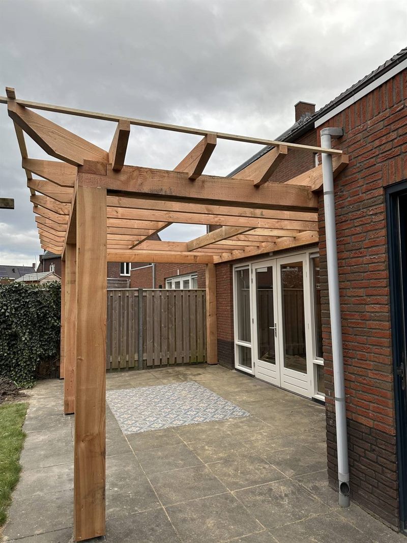 Buitenkamer aan huis met lichtstraat in Nuenen