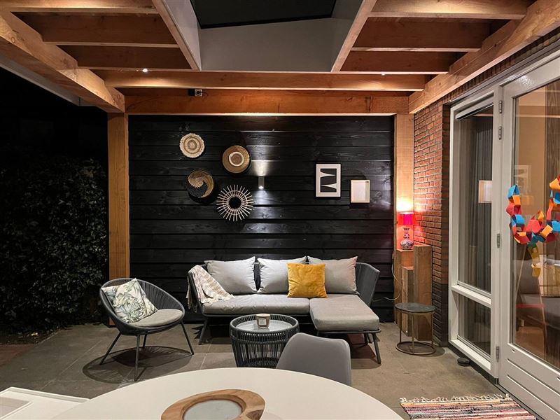 Buitenkamer aan huis met lichtstraat in Nuenen