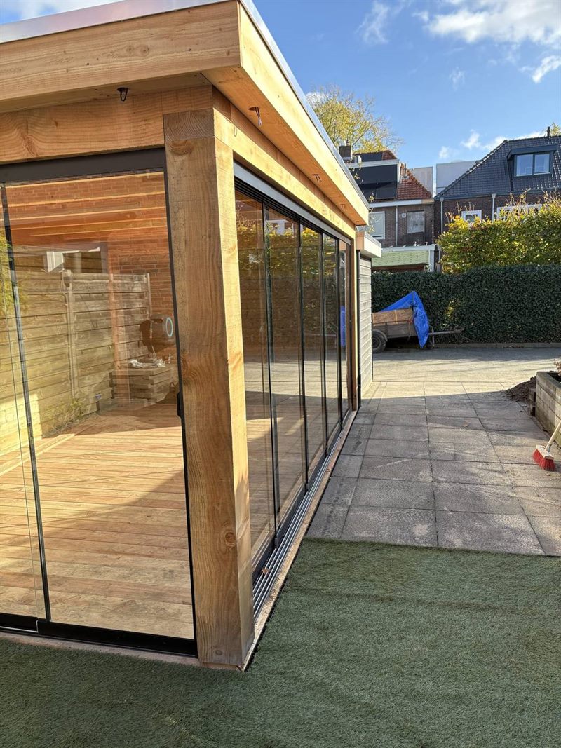 Vrijstaande buitenkamer met schuur geïntegreerd in Eindhoven
