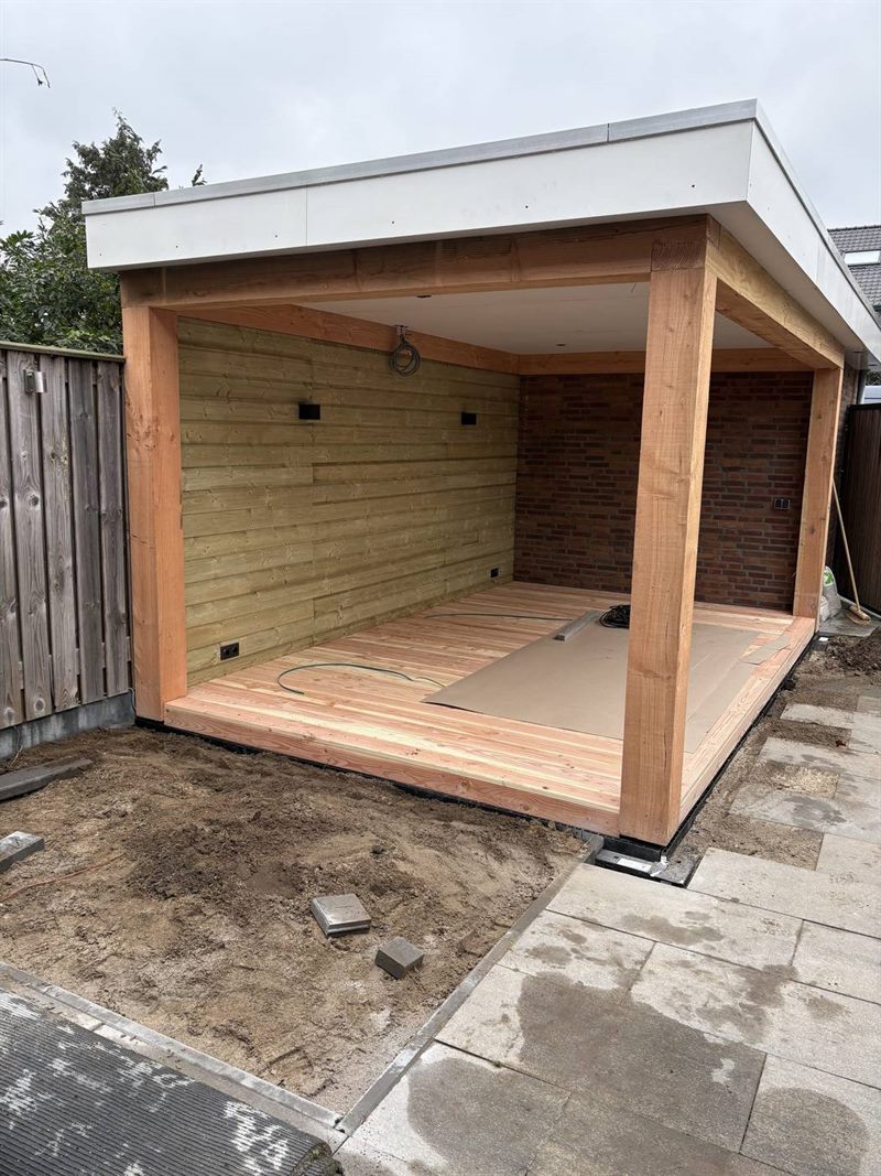 Buitenkamer met garage geïntegreerd in Eindhoven