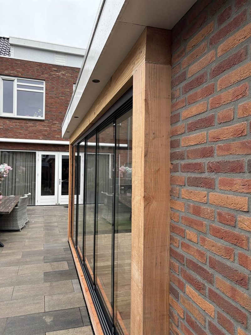 Buitenkamer met garage geïntegreerd in Eindhoven
